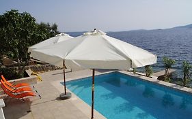 Apartments Niana With Heated Seawater Swimingpool